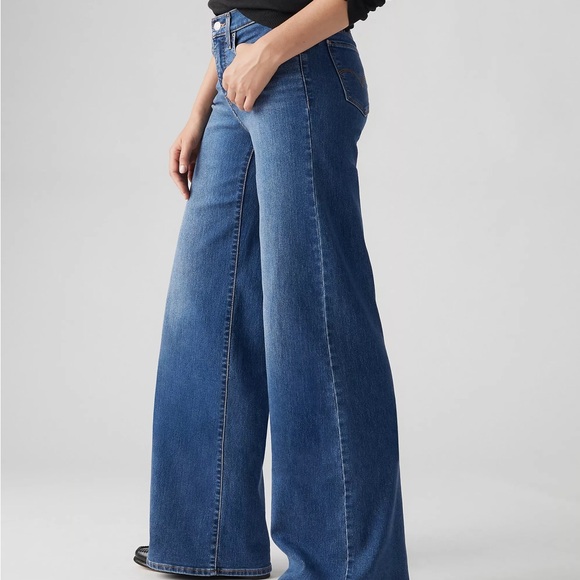 NWT Levi’s 318 Wide Leg Jeans - Picture 2 of 15